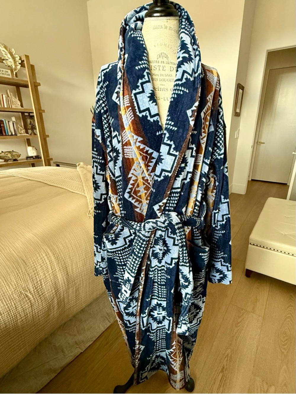 BRAND NEW- Weatherproof Aztec Pattern Open-Front Robe - Navy & Brown - Picture 3 of 5